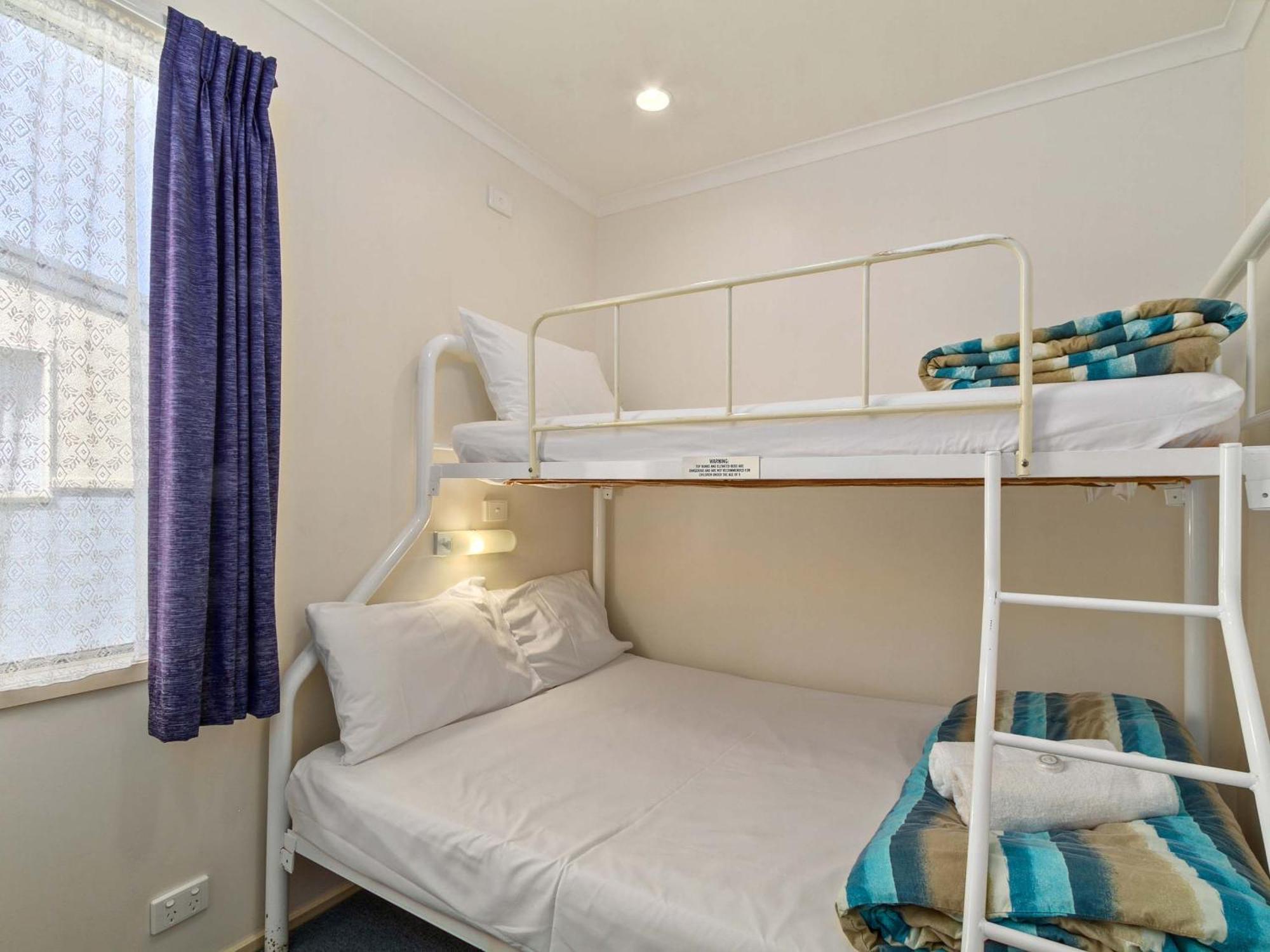 Waters Edge Holiday Park Lakes Entrance Exterior foto